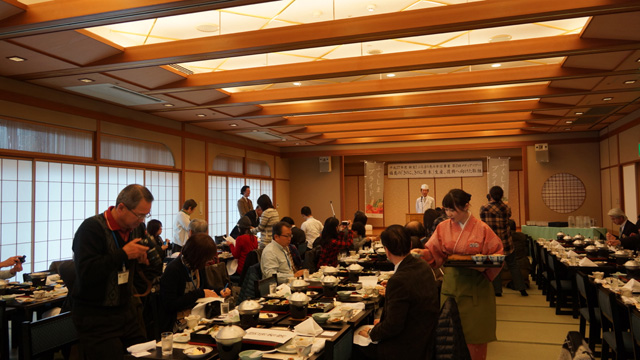 http://hanabana.hotelhananoyu.jp/images/meal/2015/20151130-005.jpg